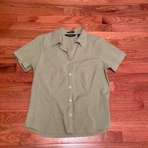 Green top size medium